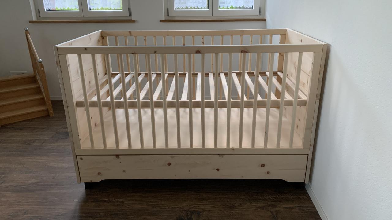 Babybett aus Arvenholz